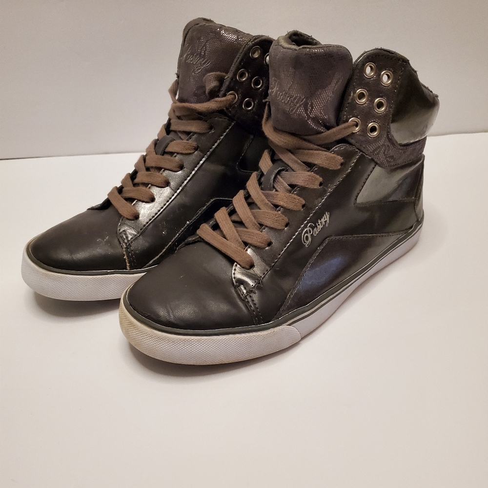 Pastry sneakers size 8